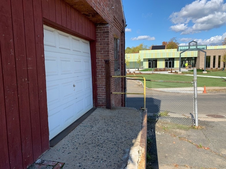 More Photos Of 1 Allen St, Springfield Manufacturing For Lease