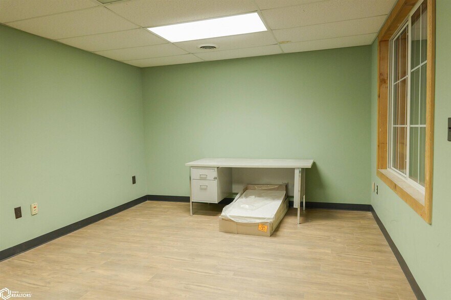 More Photos Of 1130 Broadway St, West Burlington Industrial For Lease