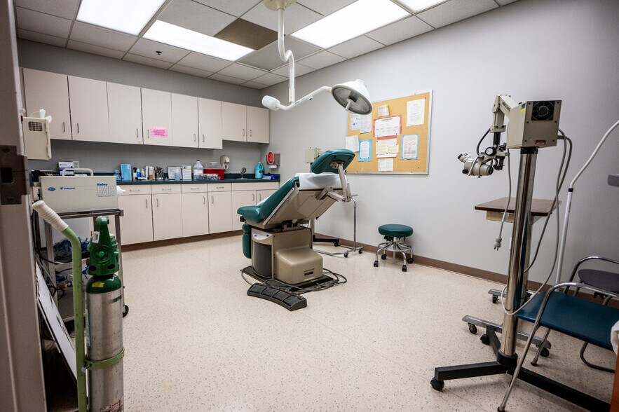 More Photos Of 850 Dickman Rd, Des Moines Medical For Lease