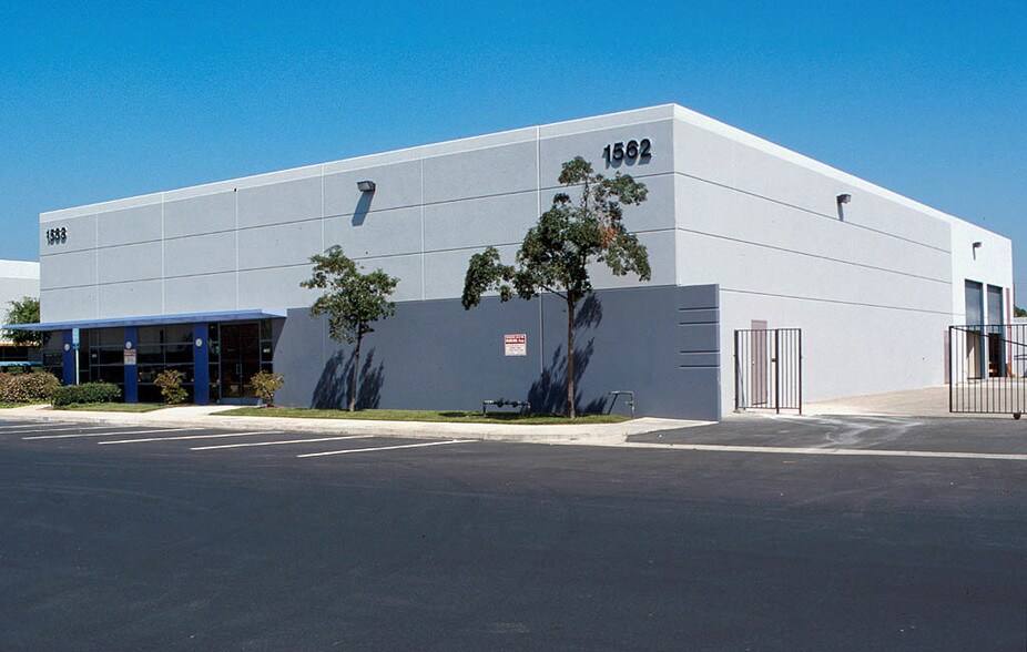 More Photos Of 1562 N Gemini Pl, Anaheim Warehouse For Lease