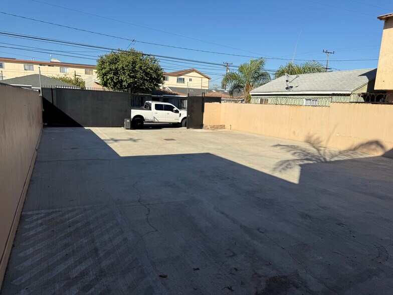 More Photos Of 3814 W 139th St, Hawthorne Warehouse For Sale