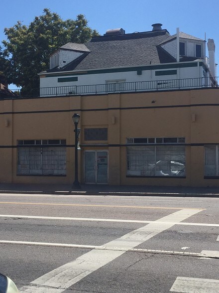 More Photos Of 1600 E Colfax Ave, Denver Storefront For Lease