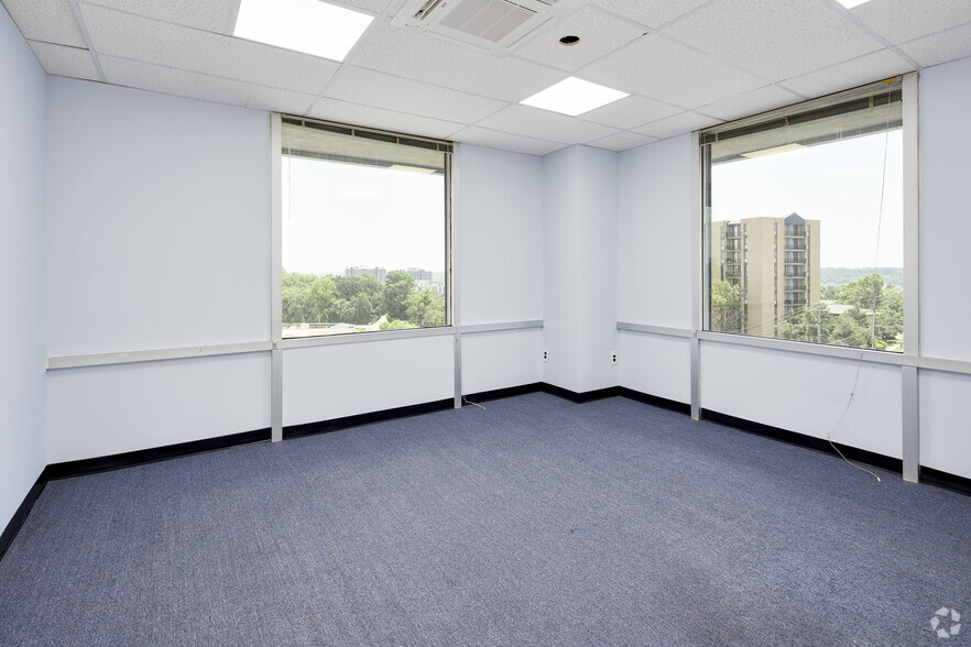 More Photos Of 205 S Whiting St, Alexandria Medical For Lease