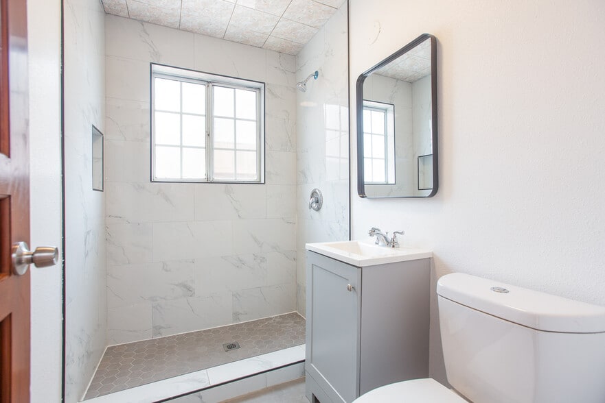 More Photos Of 14425 Prairie Ave, Lawndale Office For Sale