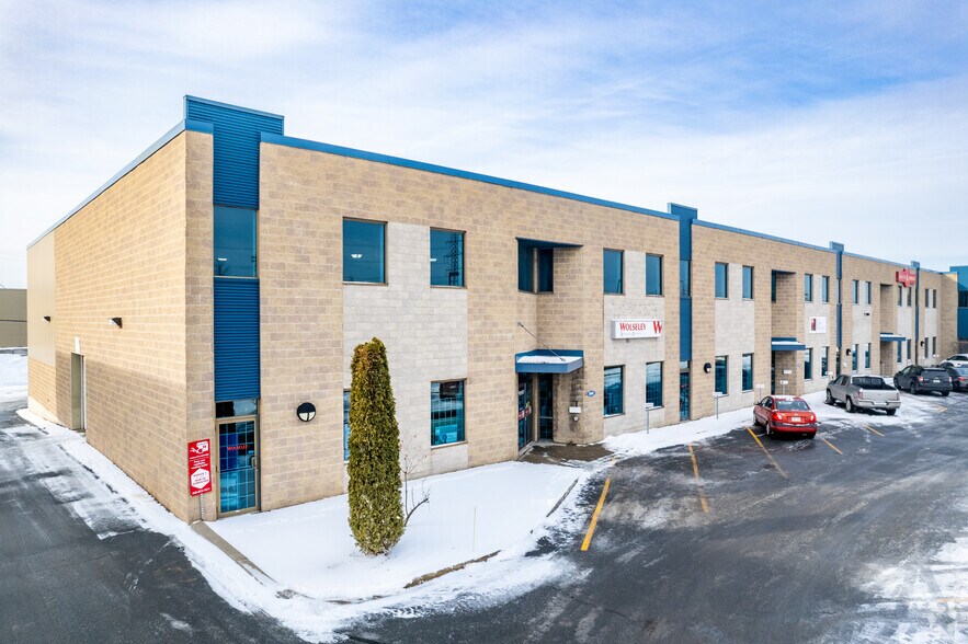 More Photos Of 800-860 Rue Jean-Neveu, Longueuil Light Distribution For Lease