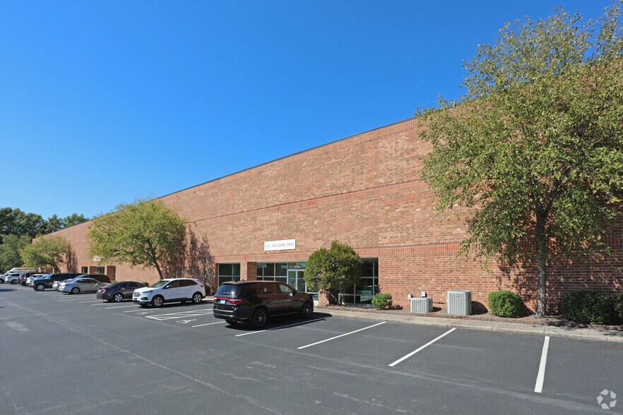 More Photos Of 6348 Burnt Poplar Rd, Greensboro Warehouse For Lease