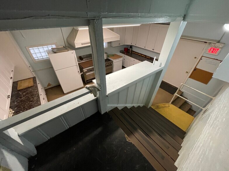 More Photos Of 1209 Lisle Plz, Lisle Bar For Lease