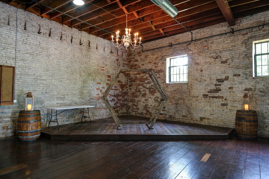 More Photos Of 11 Railroad St, Murphy Research And Development For Sale