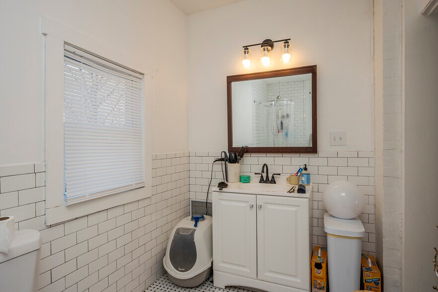 More Photos Of 199 E Loudon Ave, Lexington Office Residential For Sale