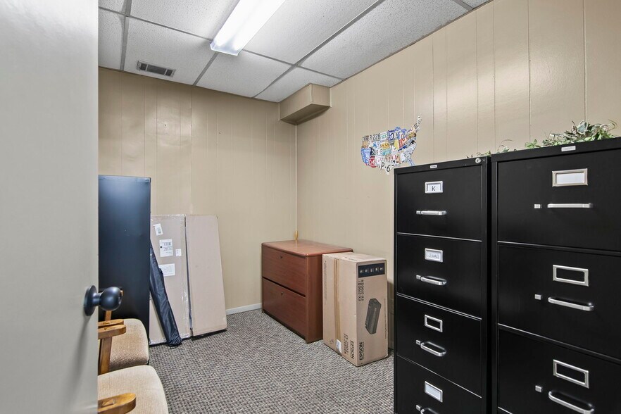 More Photos Of 1117 N Old Route 66, Litchfield General Retail For Sale