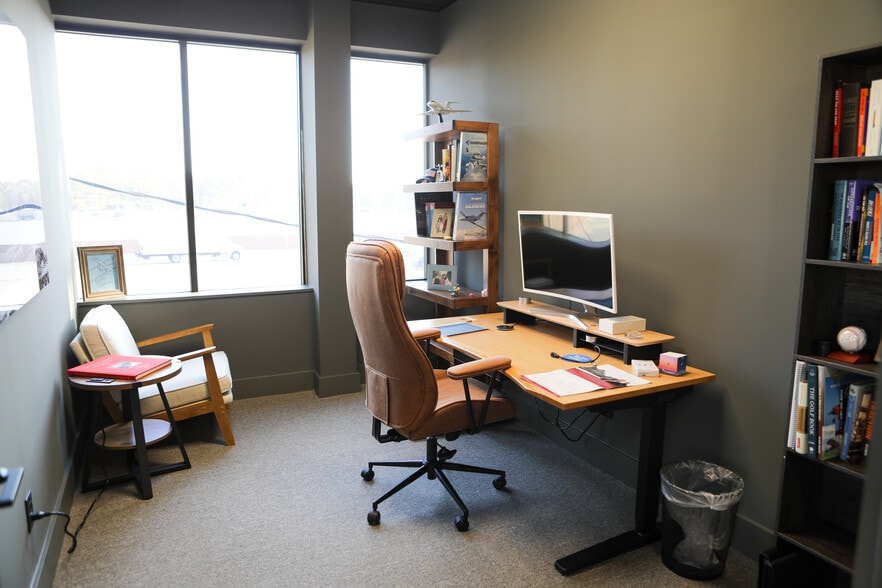 More Photos Of 3595 McCall Pl, Atlanta Distribution For Sale