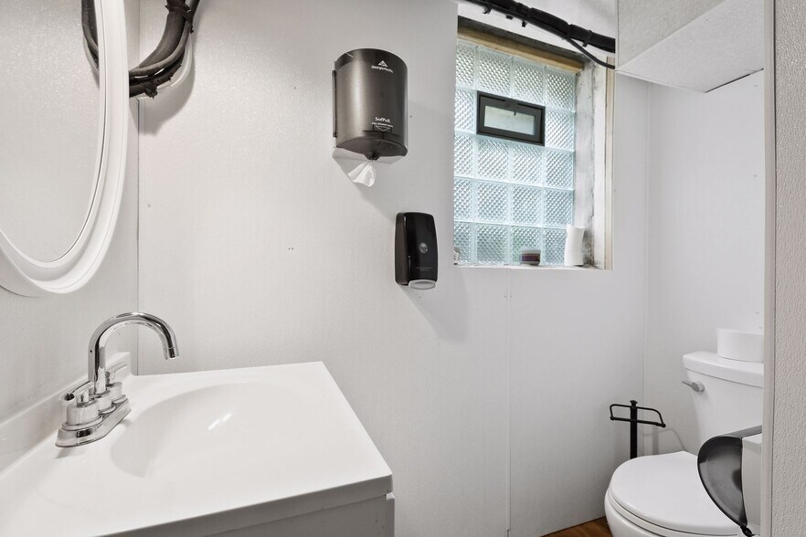 More Photos Of 800 N 42nd Ave, Minneapolis Medical For Lease