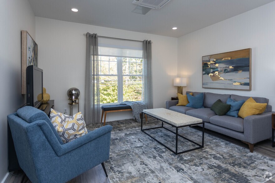 More Photos Of 1000 New York Ave, Huntington Station Apartments For Lease