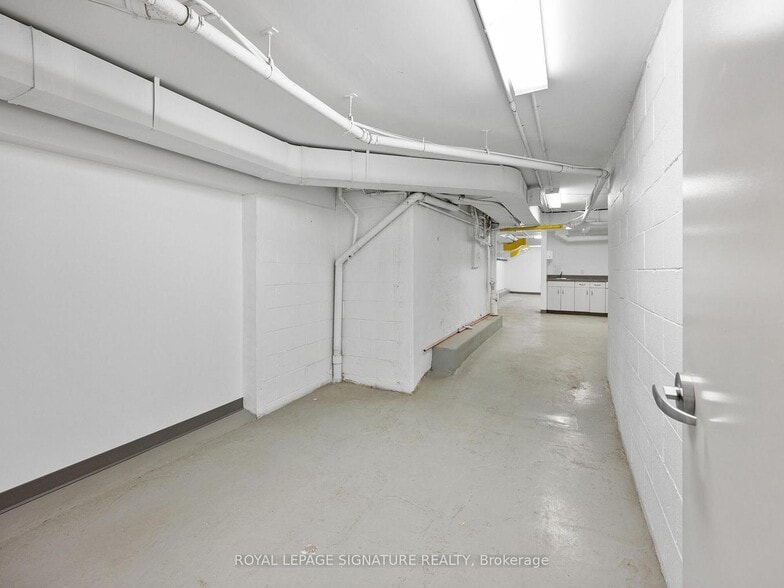 More Photos Of 1560 Queen St W, Toronto Storefront Retail Office For Lease