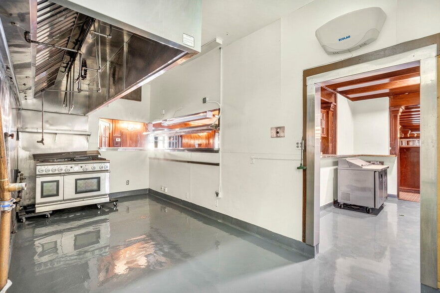 More Photos Of 1555 S Wells Ave, Reno Restaurant For Sale