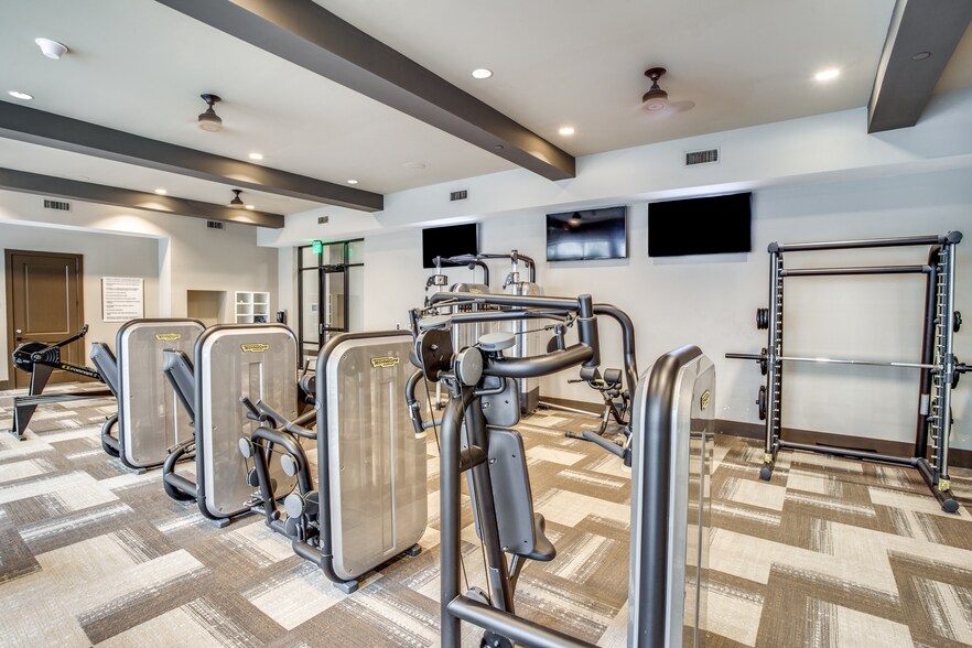 More Photos Of 4646 Amesbury Dr, Dallas Apartments For Lease