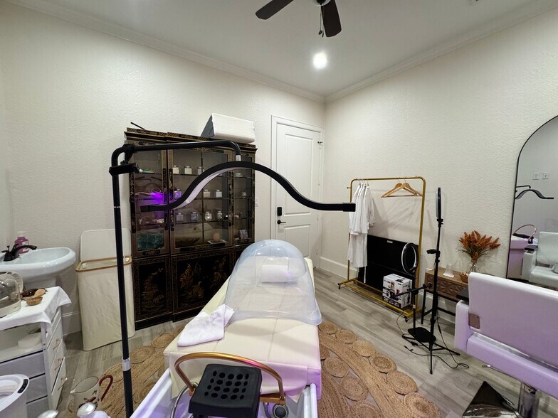 More Photos Of 12254 Queenston Blvd, Houston Medical For Sale