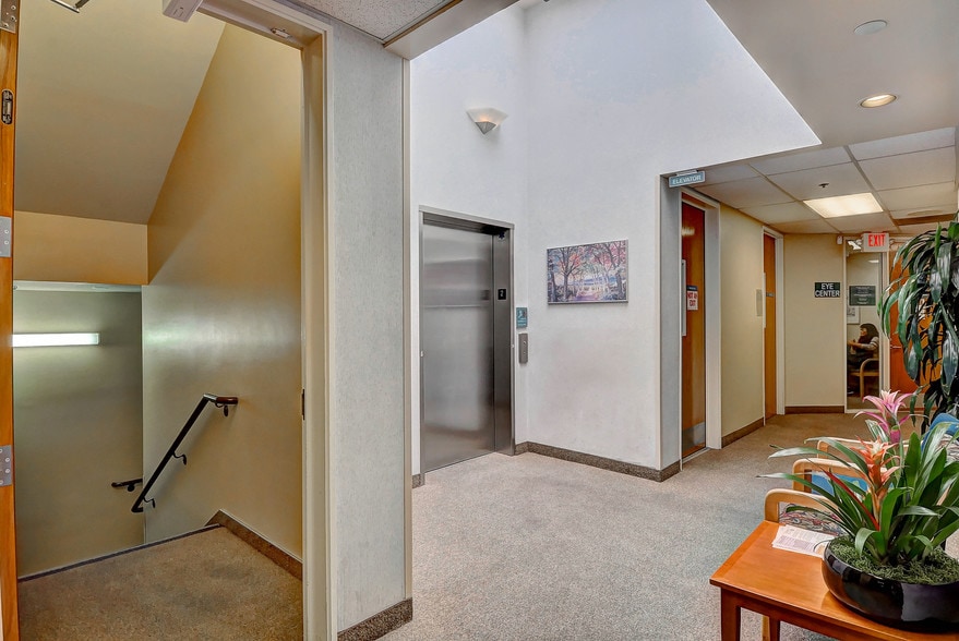More Photos Of 17909 Soledad Canyon Rd, Santa Clarita Medical For Lease