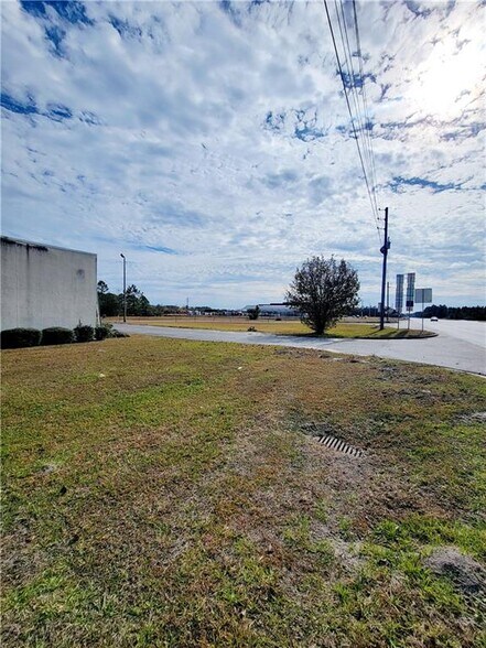 More Photos Of 1777 S Georgia Pky W, Waycross Office For Sale
