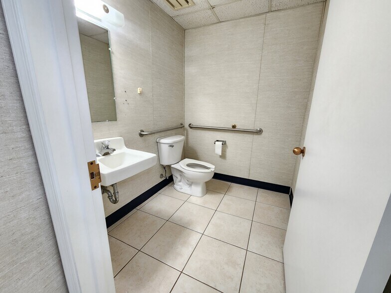 More Photos Of 339 E Antietam St, Hagerstown Office For Lease