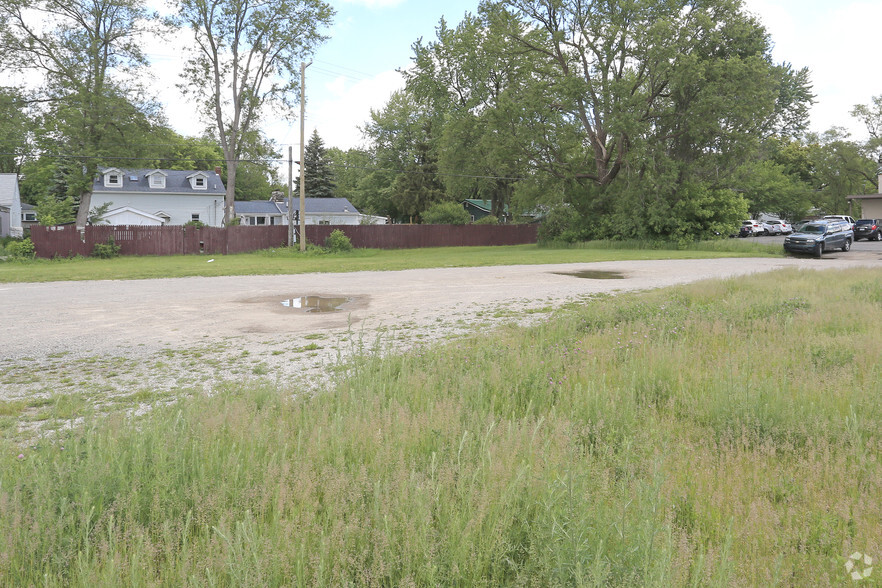 Primary Photo Of Walton Blvd @ Seebaldt Av, Waterford Land For Sale