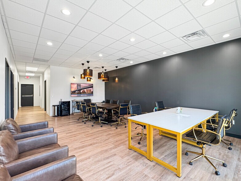 More Photos Of 15105 Crown At Lone Oak Rd, Edmond Office For Lease