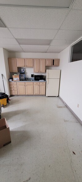 More Photos Of 11709 Lorain Ave, Cleveland Medical For Lease