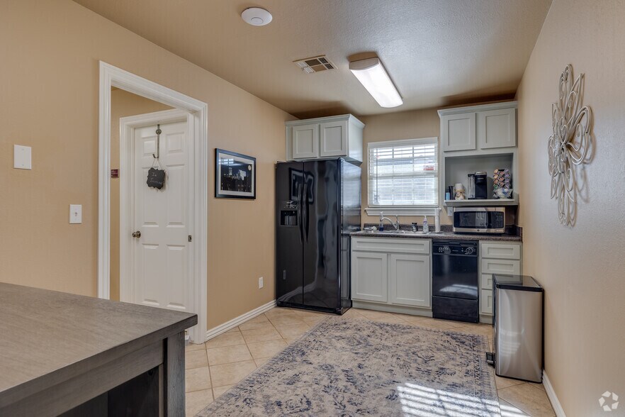 More Photos Of 8813 N 145th East Ave, Owasso Office Residential For Sale