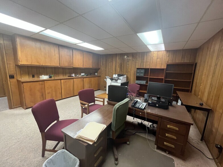 More Photos Of 229 N Main St, Valentine Office For Sale