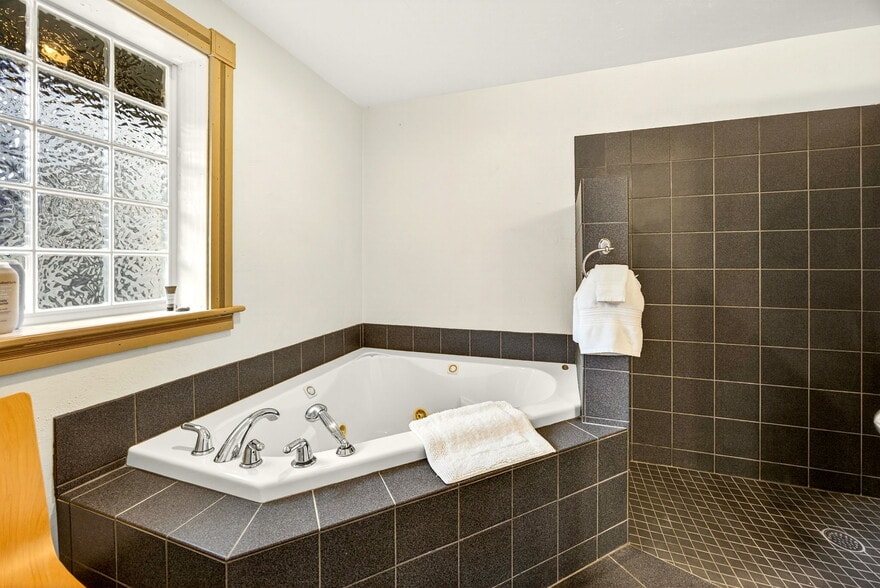 More Photos Of 668 N Main St, Ashland Hospitality For Sale