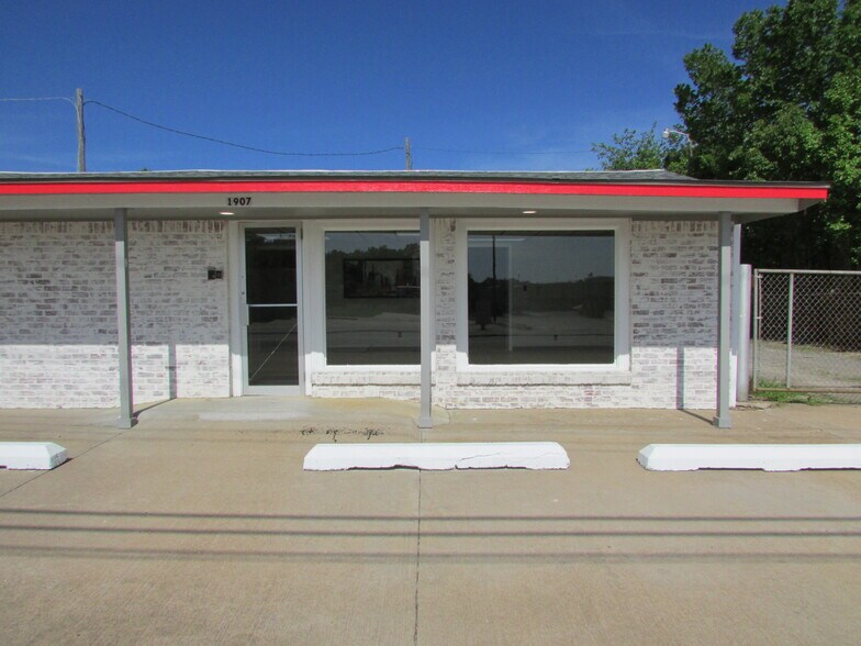 More Photos Of 1907 N 11th St, Muskogee Office For Lease