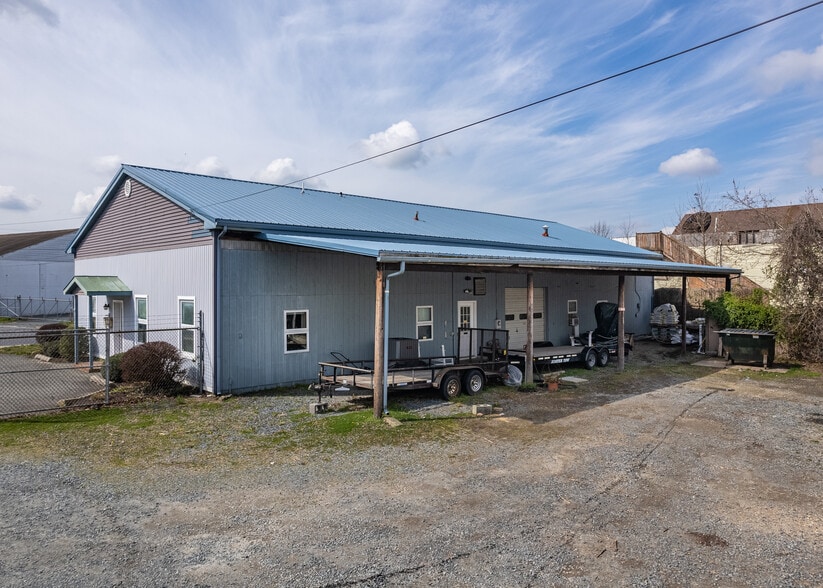 More Photos Of 507 Dover St, Easton Warehouse For Sale