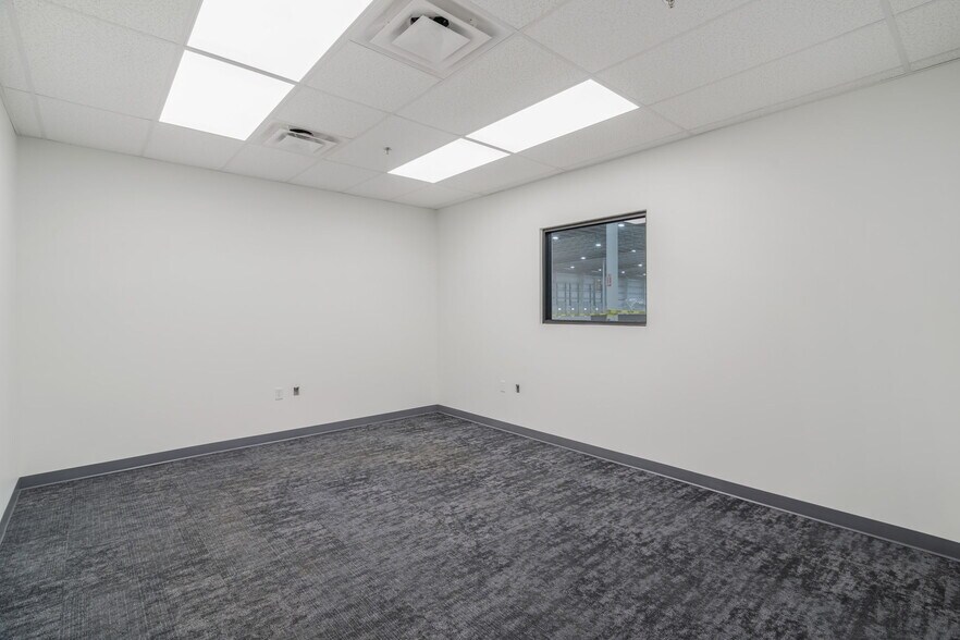 More Photos Of 2677 Huntington Park Dr, Loudon Warehouse For Lease