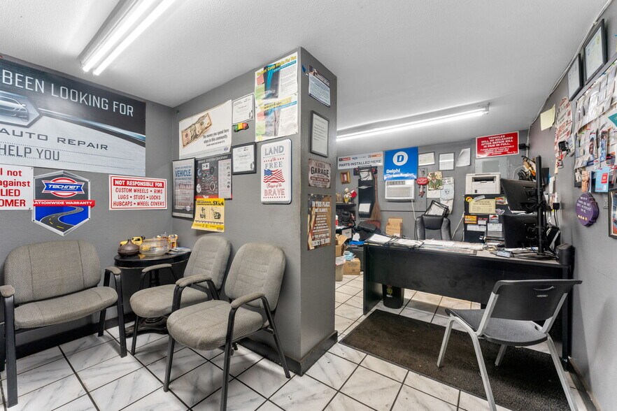 More Photos Of 1814 S Parsons Ave, Seffner Auto Dealership For Sale
