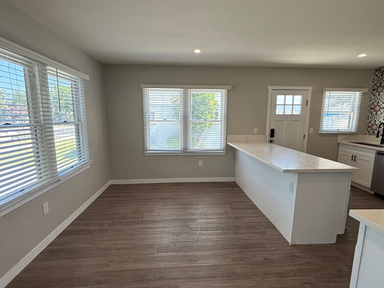 More Photos Of 183 N Waverly St, Orange Apartments For Sale