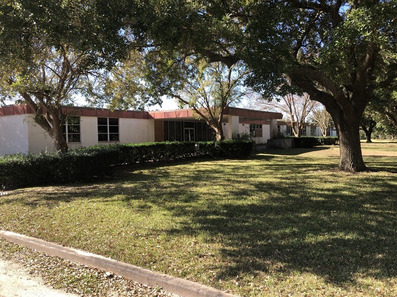 More Photos Of 603 Highway 418 W, Silsbee Hospital For Lease