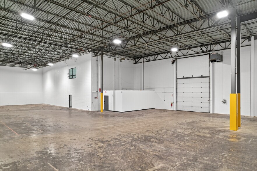 More Photos Of 10 Panas Rd, Foxborough Warehouse For Lease