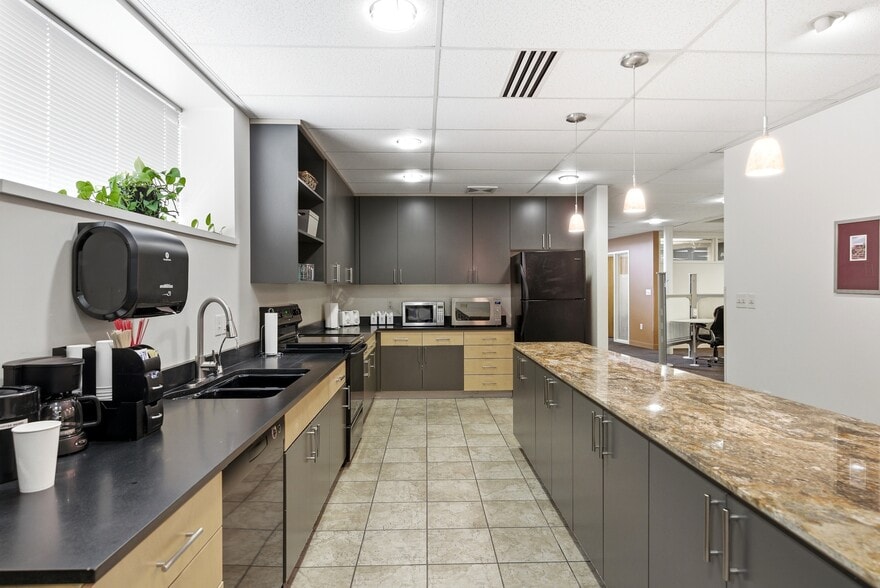 More Photos Of 555 S 300 E, Salt Lake City Office For Sale