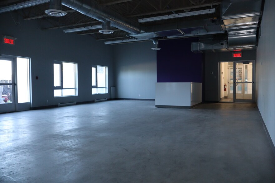 More Photos Of 2301 Rue De Versailles, Mascouche Storefront Retail Office For Lease