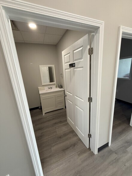 More Photos Of 3468-3480 Rochester Rd, Troy Freestanding For Lease