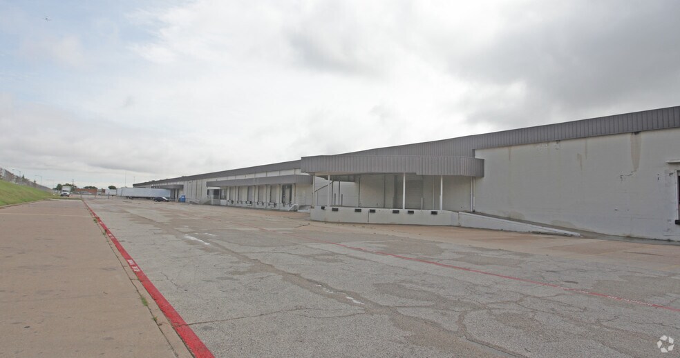 More Photos Of 600 109th St, Arlington Distribution For Lease