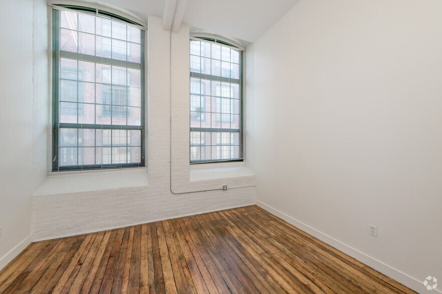 More Photos Of 166 Valley St, Providence Apartments For Sale