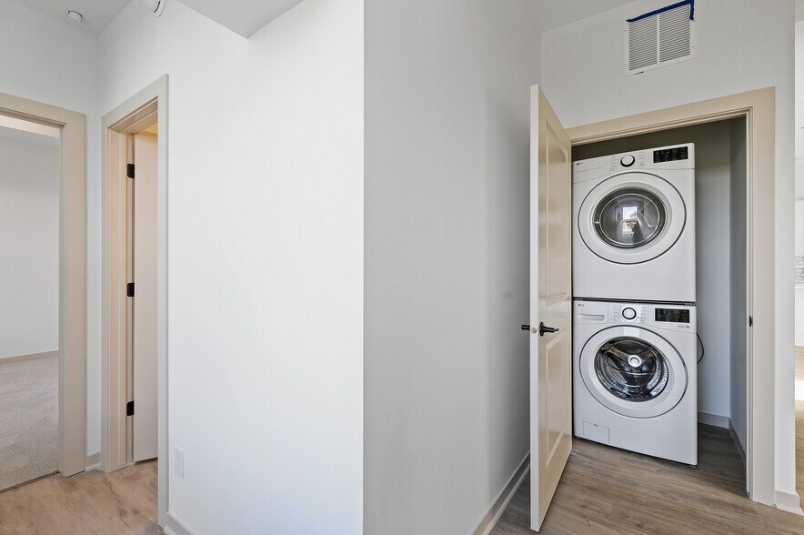 More Photos Of 842 Rice St, Saint Paul Storefront Retail Residential For Lease