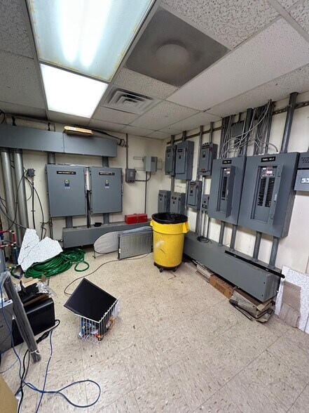 More Photos Of 204 E Burke Ave, Lufkin Office For Sale