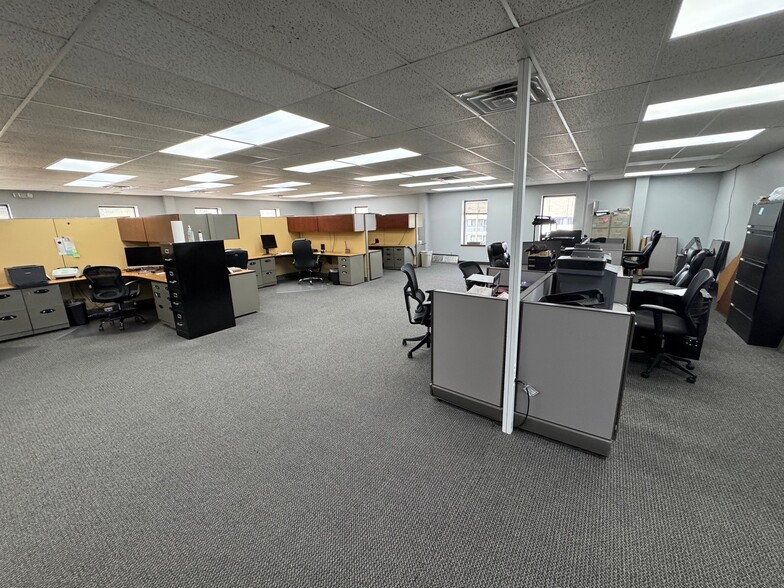 More Photos Of 13720 E 42nd Ter, Independence Office For Lease