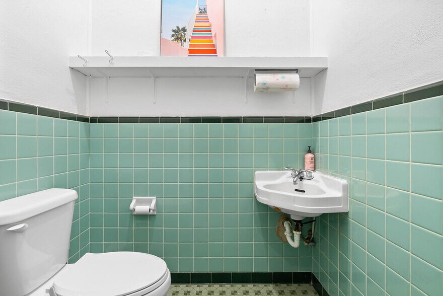 More Photos Of 1700 Highway 35 N, Rockport Storefront Retail Office For Sale