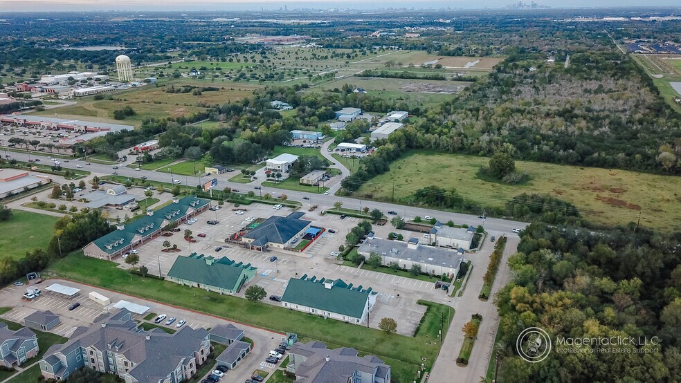 More Photos Of 7918 Broadway St, Pearland Unknown For Lease