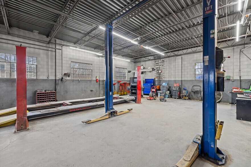 More Photos Of 16855 Oak St, Dillwyn Service For Sale