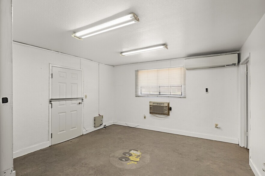 More Photos Of 240 Airpark Rd, Atwater Warehouse For Lease
