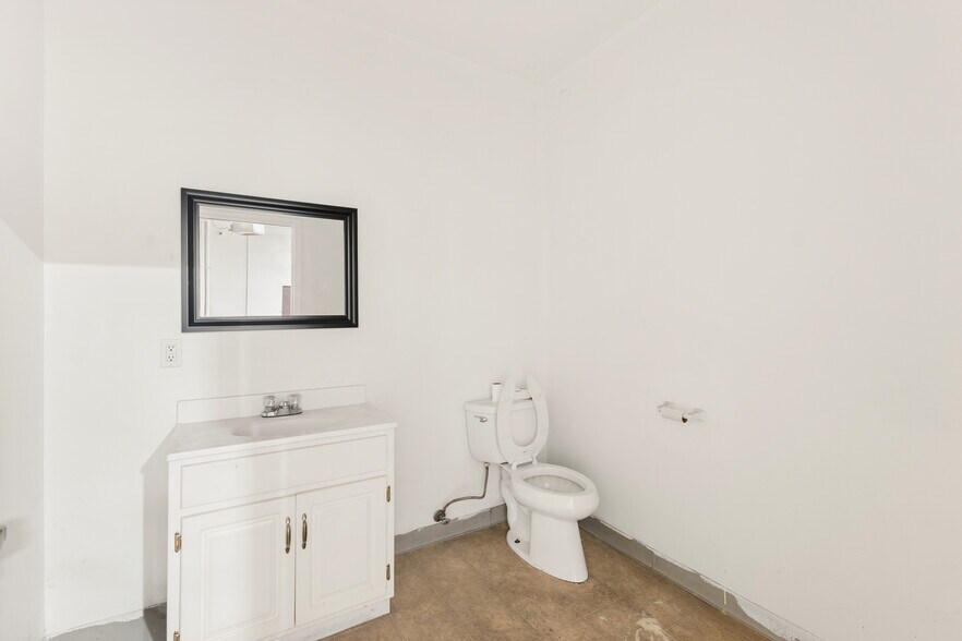 More Photos Of 3265 E 59th St, Long Beach Warehouse For Sale